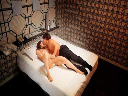 Porta il tuo compagno di classe in un love hotel dopo una riunione di classe